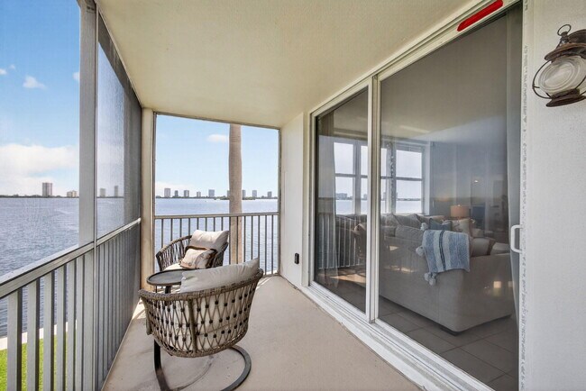 Foto del edificio - 100 Paradise Harbour Blvd