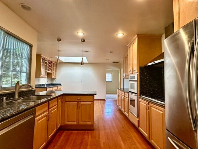 Building Photo - Lovely Saratoga Single-Level Home in Great Neighborhood!