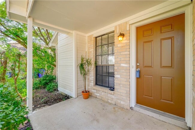 Building Photo - 816 Russet Valley Dr