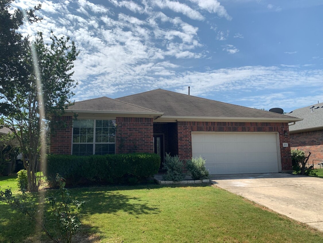 Foto principal - 3 BD 2 BA house for Lease: Kyle Tx: Kensin...