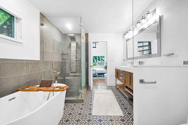 Foto del edificio - 150 NE 50th St
