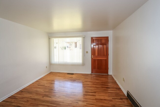 Building Photo - 3042 S 2225 E