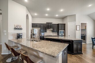 Building Photo - 6919 Red Oak Dr
