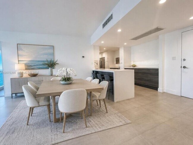 Foto del edificio - 5401 Collins Ave