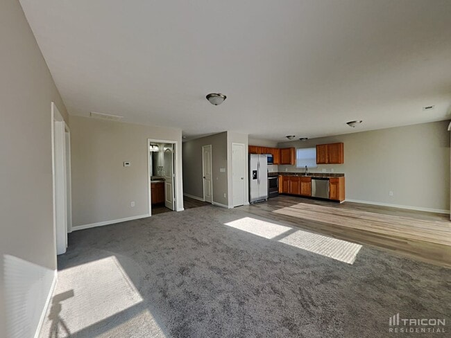 Building Photo - 571 Reed Ct