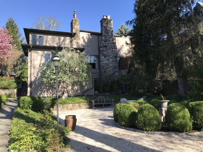 pebble garden lower level - 810 Soundview Dr