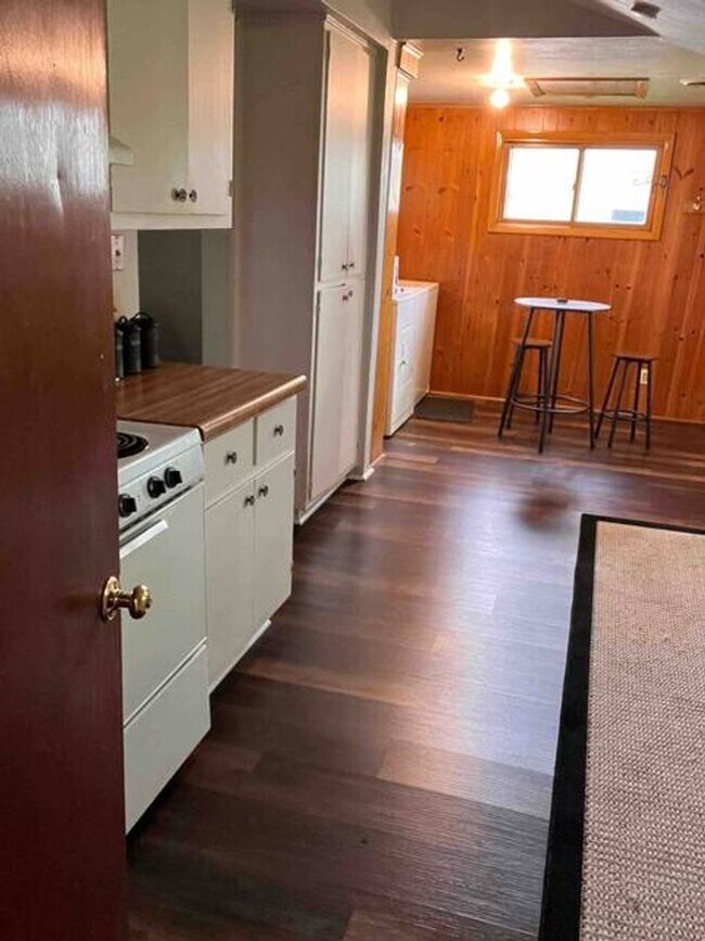 Building Photo - Neenah House for Rent