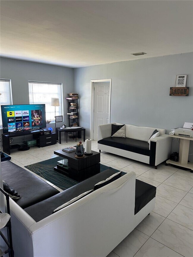 Foto del edificio - 382 NW 82nd St