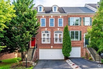Building Photo - 43759 Lees Mill Square