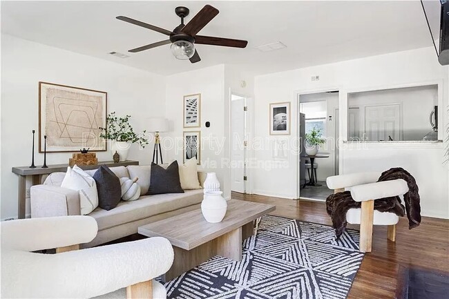 Photo - 530 Erin Ave SW House