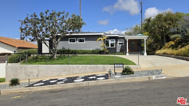 Building Photo - 13133 Dewey St