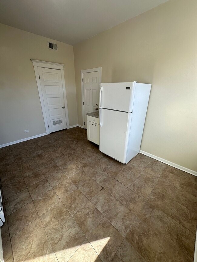 Foto del edificio - 953 N California Ave