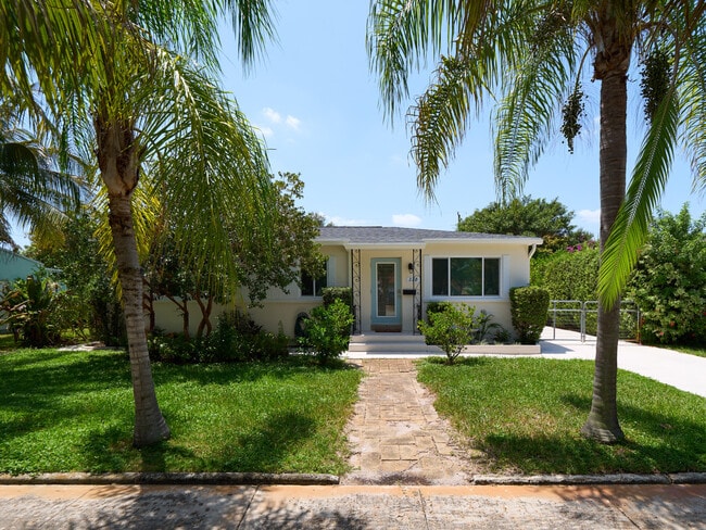 Building Photo - 222 Bayberry Dr