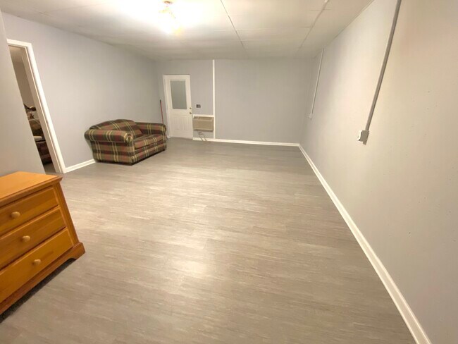 Building Photo - 2072 Livingston Hwy