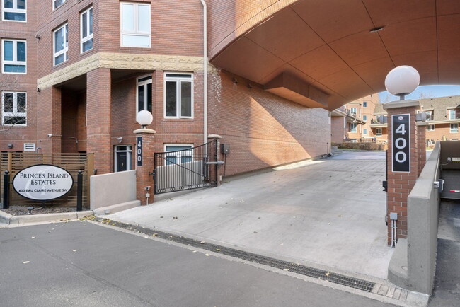 Building Photo - 400-1400 Eau Claire Ave SW