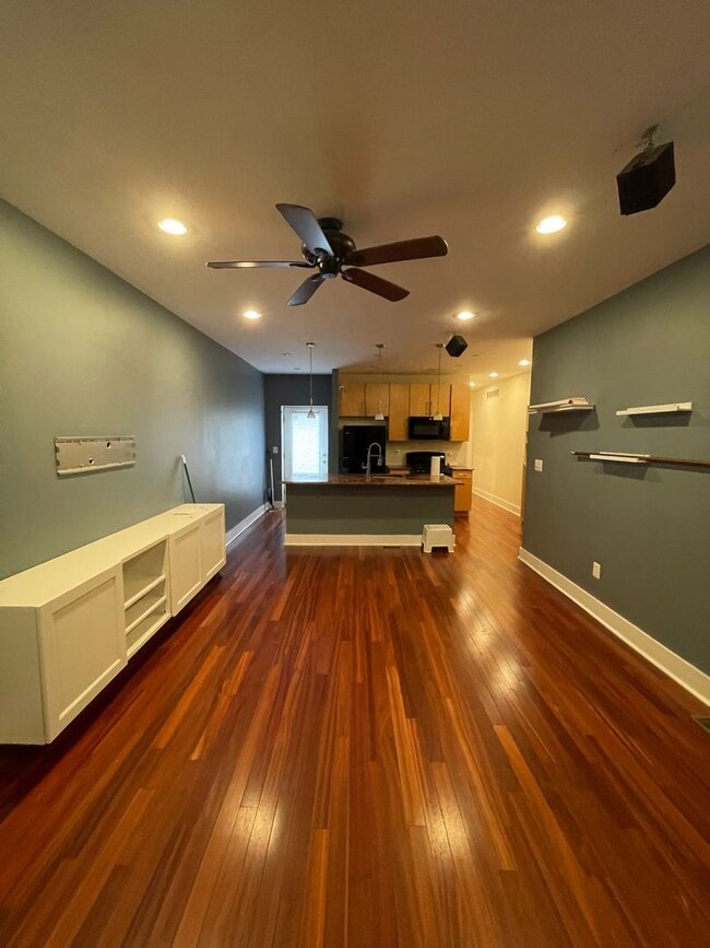 Photo - Modern  Bi-Level 1st Fl. 2 Bed, 2 Bath Nor... Apartment