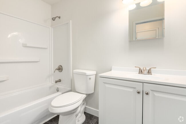 2BR, 1BA - 700SF - Bathroom - Fon Du lac Terrace Apts