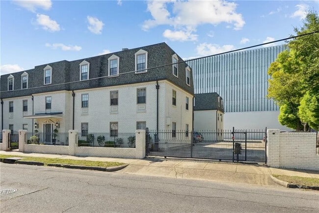 Reserved off-street parking - 1532 St Andrew St