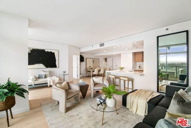 Building Photo - 13650 Marina Pointe Dr