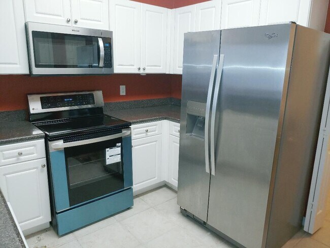 New stainless appliances - 311 SE Kitching Cir
