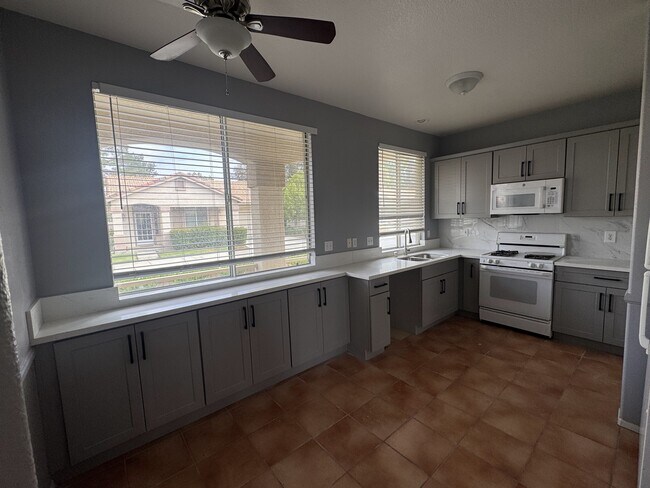 Foto del edificio - 5962 Turnberry Dr