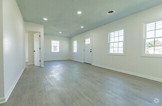 Building Photo - 3107 Azalea Dr
