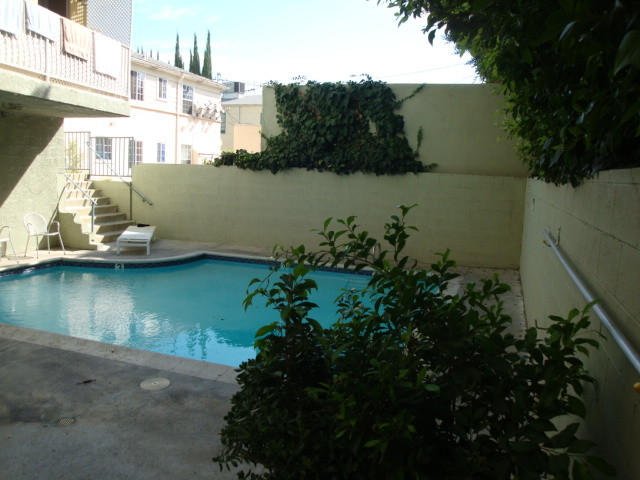 Foto del edificio - 11936 W Magnolia Blvd