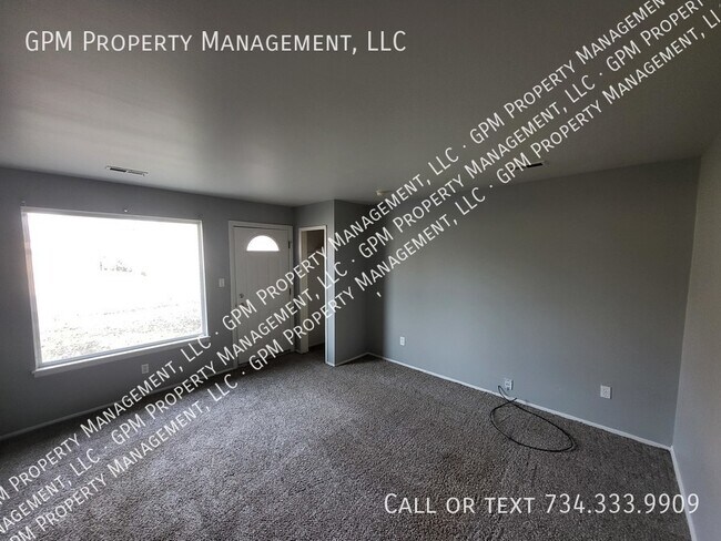 Foto del edificio - Dearborn Heights Home!