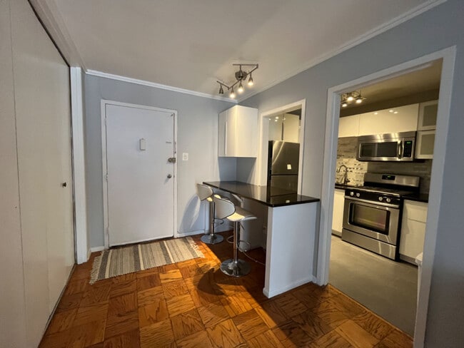 Foyer - 2401 H St NW