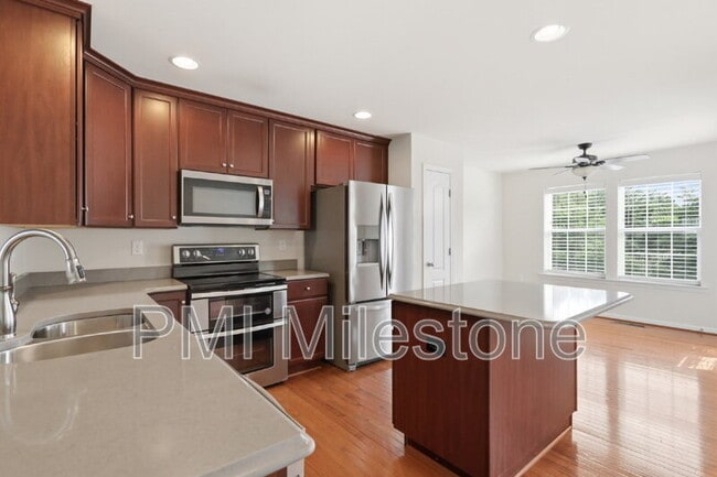 Building Photo - 100 Bertelli Ct
