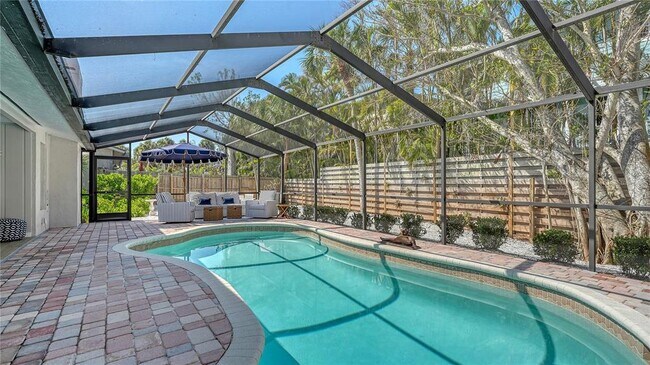 Foto del edificio - 734 Birdsong Ln