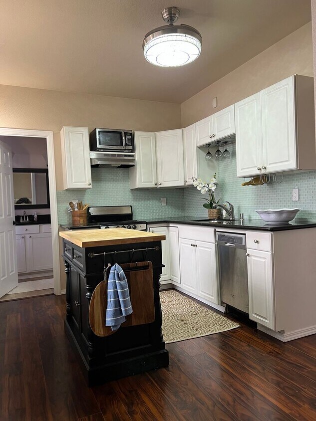 Primary Photo - Cottage for Rent!