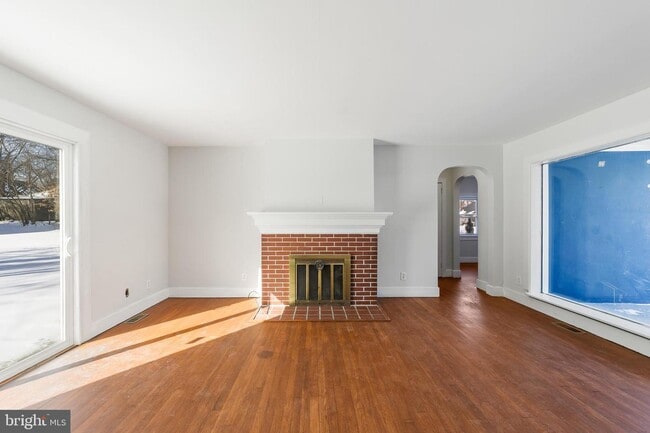 Building Photo - 137 Albemarle Ave