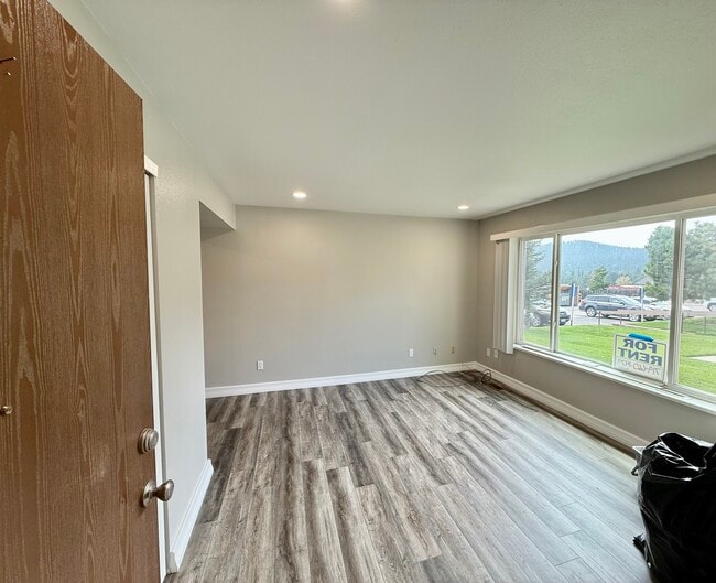 Building Photo - 380 Paradise Cir