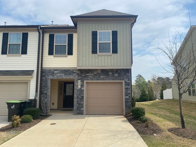 Foto del edificio - **Charming 3/2.5 Townhome in Clayton**