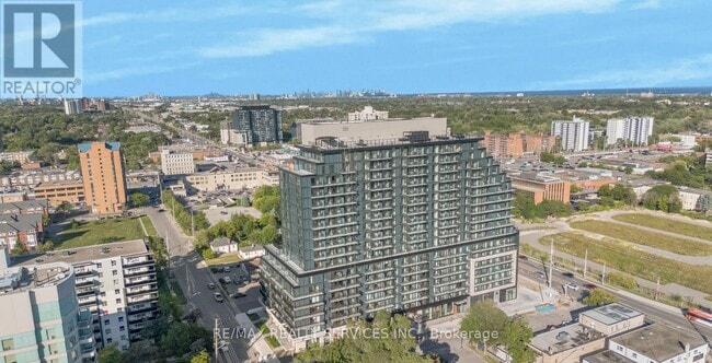 Building Photo - 3009-3009 Novar Rd