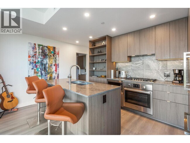 Building Photo - 626 Claremont St