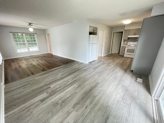 Foto del edificio - Large 5 BR 3 BA house just south of UNC Ho...