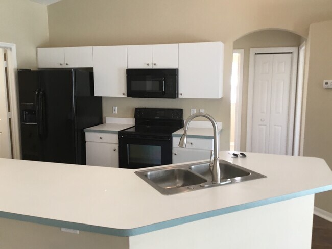 Building Photo - 10605 Juliano Dr