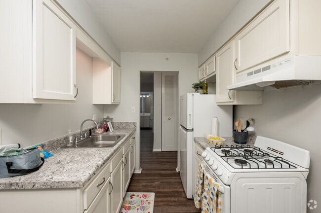 1BR, 1BA - 700SF - Kitchen - Serenity Manor 55+ Independent Active Living