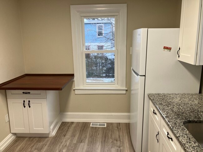 Kitchen Island - 1511 Spring Ave
