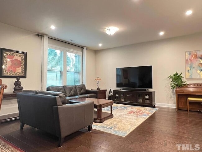 Foto del edificio - 737 Lampwick Ln