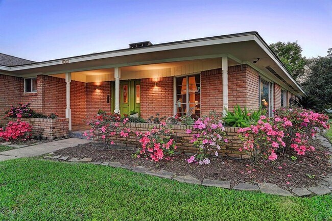 Foto del edificio - 8002 Glen Valley Dr
