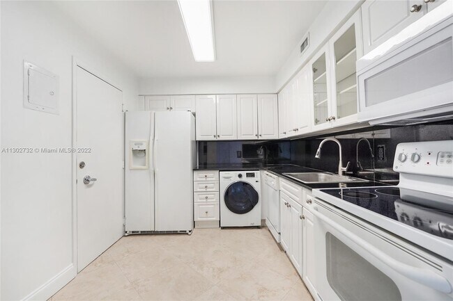 Foto del edificio - 6770 Indian Creek Dr