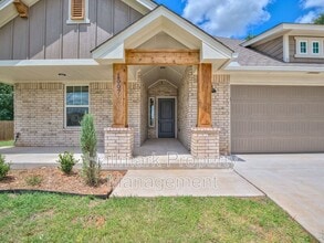 Building Photo - 1007 Magnolia Dr