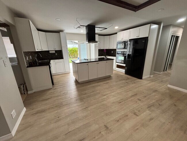 Foto del edificio - 462 S Haverhill Rd