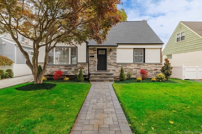 Building Photo - 236 Wardwell Rd