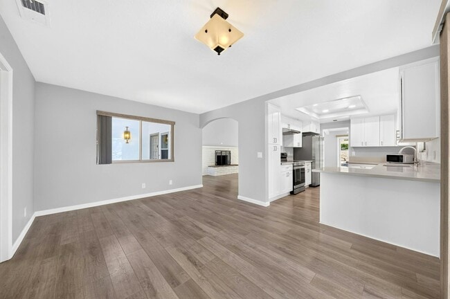 Building Photo - 28147 Queensbridge Rd