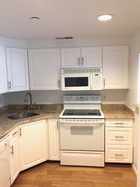 Photo - 315 Rantoul St Apartment