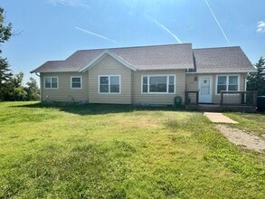 Building Photo - 11015 Lakeview Dr